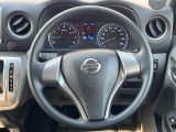 インテリアに合わせたデザインのステアリングは、運転される方のことも考え、運転しやすい形状、大きさです。是非一度、実際に触ってお確かめください。