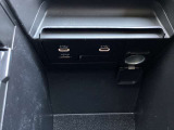 センターコンソールBOX内にUSB端子2個&HDMI端子1個 ミュージックプレーヤー接続でお気に入りの音楽を楽しむことが出来ます♪