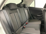 安全性と快適性を追求した、少し硬めのシート。 これは長時間の運転や渋滞などの状況でも、身体の疲労度が少ないことを求めたものです。