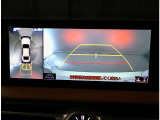 パノラミックビューモニター。車両を上から見たような映像を表示。運転席から目視しにくい車両周囲の状況をリアルタイムで確認できます。