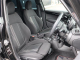 ◆LIBERALAは、輸入車選びの新たなスタイルを提案するインポート・セレクト・ブランドです。オーナー様となる方がクルマから直接感じる感性を第一にした、最良の一台との出会いをコーディネートいたします。