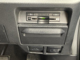 【ETC】有料道路を利用する際に料金所で停止することなく通過できる、ETC車載器(ノンストップ自動料金収受システム機器)が装備されています。セットアップを行うことで利用可能になります。