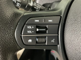 ステアリングリモコンは、運転中でも簡単に音量調整やチャンネル変更もできます!わき見運転防止にもつながるので安心です♪