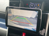 【バックカメラ】駐車時に後方がリアルタイム映像で確認できます。大型商業施設や立体駐車場での駐車時や、夜間のバック時に大活躍!運転スキルに関わらず、今や必須となった装備のひとつです!