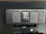 【コーナーセンサー】駐車、発進時の低速走行時に障害物への接近を検知し、ブザーとディスプレイ表示でお知らせします!障害物までの距離に応じて警告音を変えてお知らせします!