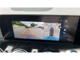 【コマンドシステム】センターのコントローラーとスイッチ類及び音声認識機能により、ナビゲーションやオーディオ&ビジュアル、車両設定等を安全に操作できます。また高精度ディスプレイを採用しています。