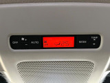 【リアオートエアコン】広い後部座席には必須の機能!風量や温度を自動で調整し前席と同様な車内環境にしてくれるリアオートエアコンを装備。夏の暑さも冬の寒さもストレスなく快適にお過ごしいただけます♪