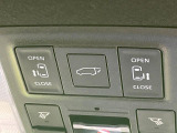 【パワーバックドア】スマートキーや運転席のボタンを押すだけでリアゲートが自動で開閉します!荷物を持っている時や、高い位置にあるバックドアを閉める際に便利な機能です♪