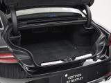 トランクは奥行きがあり、用途に合わせて沢山の荷物を積んでいただけます。