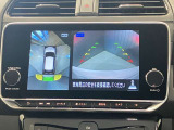 【アラウンドビューモニター】車を上から見下ろしているかのような映像で周囲の状況がひと目で確認、狭い駐車場に駐車するときも安心です♪