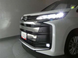 LEDヘッドライトです。デザイン性がよくとても明るいので、夜間の走行や悪天候でも安心です。しかも長寿命!