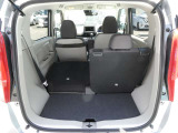 リアシートは5:5分割可倒式を採用しておりますので、乗車人数やお荷物の量に併せてアレンジが可能です♪