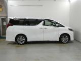 この度は、当社の展示車をご覧いただきまして、誠に有難うございます。自信をもってお勧めできる車となりますので、ごゆっくりご覧頂きたいと思います。