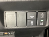 Hondaセンシング用の、VSA(ABS+TCS+横滑り抑制)解除と路外逸脱抑制機能のオンオフスイッチなどはハンドルの右側に装備しています。