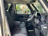 ゆったりとした運転席廻りです。
