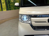 【LEDヘッドライト】悪天候や夜間走行時も良好な視界を確保し安心して運転できる高輝度LEDヘッドライトを装備!点灯速度が早く、消費電力も抑えられています。