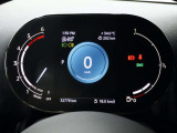 視認性の良いTFT液晶メーター、太陽光も反射しにくく、運転中もパッと見れるよう速読性の高いメーターです。