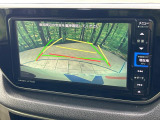 【バックカメラ】駐車時に後方がリアルタイム映像で確認できます。大型商業施設や立体駐車場での駐車時や、夜間のバック時に大活躍!運転スキルに関わらず、今や必須となった装備のひとつです!