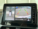 アラウンドビューモニター。上空から見下ろしているかのような映像を映し出して周囲を確認し、スムースな駐車をアシストします。