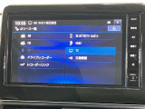 日産純正メモリーナビ(MM222D-L)です。クリアな画質を楽しんでいただけるフルセグ地デジTVなど、書ききれないほどの機能が満載です。