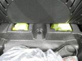 スペアタイヤレス車です。応急セットを搭載しております。