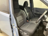 【運転席・助手席転席】運転席の足もともゆったりで長距離ドライブでも快適に★