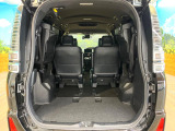 普段のお買い物や通勤、送迎等に十分な荷室スペースを確保しております。セカンドシートを倒すと、大きな荷物の積載も可能です♪