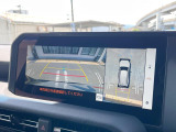 【パノラミックビューモニター】専用のカメラにより、上から見下ろしたような視点で360度クルマの周囲を確認することができます☆死角部分も確認しやすく、狭い場所での切り返しや駐車もスムーズに行えます。