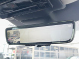 【デジタルインナーミラー】後席の大きな荷物や同乗者で後方が確認しづらい時でも安心!カメラが撮影した車両後方の映像をルームミラー内に表示。クリアな視界で状況の確認が可能です!
