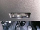 ETC車載器を装備しています。高速道路の料金所もストレスなく通行できます。すっきりとしたビルトインタイプですよ。