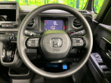 インテリアに合わせたデザインのステアリングは、運転される方のことも考え、運転しやすい形状、大きさです。是非一度、実際に触ってお確かめください。