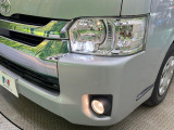 【LEDヘッドライト】悪天候や夜間走行時も良好な視界を確保し安心して運転できる高輝度LEDヘッドライトを装備!点灯速度が早く、消費電力も抑えられています。