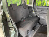後部座席も気になるようなキズ・汚れやへたり等、大きなダメージはなく、良好な状態です。
