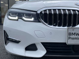 また、BMW正規認定中古車は、エマージェンシーサービスが自動付帯。24時間365日、皆様のカーライフをサポート致します。確かな安心のうえで、「駆けぬける歓び」をご堪能ください。