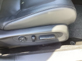 自社整備工場で点検整備をおこなってからお渡ししています。車検が残っている場合は『12ヶ月点検整備』を、車検整備付きの場合は『車検整備』をおこないます。整備費用は車両本体価格に含まれています。