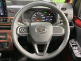 インテリアに合わせたデザインのステアリングは、運転される方のことも考え、運転しやすい形状、大きさです。是非一度、実際に触ってお確かめください。