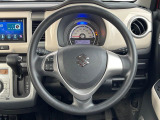 インテリアに合わせたデザインのステアリングは、運転される方のことも考え、運転しやすい形状、大きさです。是非一度、実際に触ってお確かめください。