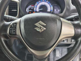 ステアリングスイッチが付いています。運転中でもハンドルから手を離すことなくオーディオの操作ができるので便利です。