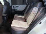 ゆとりある広々とした車内空間は、ドライブを始め買い物やレジャーなど、幅広く活躍します。一人でもみんなとでもお出かけを楽しみましょう!