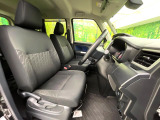 運転席まわりには十分なスペースがあり、大柄な方でもゆったり運転していただける環境です。
