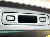 【パワーバックドア】スマートキーや運転席のボタンを押すだけでリアゲートが自動で開閉します!荷物を持っている時や、高い位置にあるバックドアを閉める際に便利な機能です♪