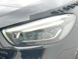 ●LEDヘッドライト:夜間走行時も良好な視界を確保し安心して運転できる高輝度LEDヘッドライトを装備!点灯速度が早く、消費電力も抑えられています。