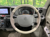 インテリアに合わせたデザインのステアリングは、運転される方のことも考え、運転しやすい形状、大きさです。是非一度、実際に触ってお確かめください。