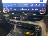 【リモート機能つきアドバンストパーク】専用スマートフォンアプリの使用で、車外から遠隔駐車・出庫が可能な先進機能。広い場所で乗り降りしたい時に便利です♪