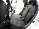 足元広々の座り心地良好、後席ですよ。 ドライビング中、長い間同じ体勢で居るのって大変ですよね。 長く座っているものだから、リラックスできるシートがいいですよね。