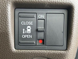 【パワースライドドア】スマートキーや運転席のスイッチでスライドドアの開閉が可能♪電動だから力を入れてドアを開ける必要が無く、小さいお子様でも、重い荷物を持っている時もラクに開け閉めできます♪