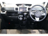 操作性に優れた運転席となります!小物入れや各ボタンの配置にこだわり、使いやすいです!座り心地もよく視認性も良好なのでロングドライブもお任せ下さい!