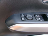 ドアミラーの鏡面の調節、格納は運転席からすべて操作できます!