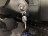 イグニッションキーです。鍵を挿し込んでぐるっと時計回りに回すとエンジンが始動できます。