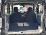 積み下ろしのしやすいデッキにはたっぷりと荷物を積み込んでいただけます。遊びから仕事まで、様々なシーンで頼れます♪